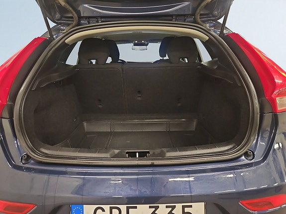 Volvo V40 13 of 28