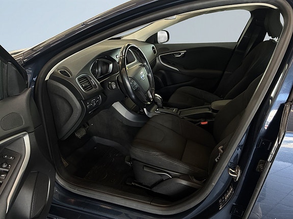 Volvo V40 8 of 28