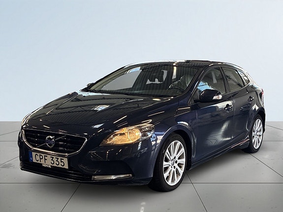 Volvo V40 17 of 28