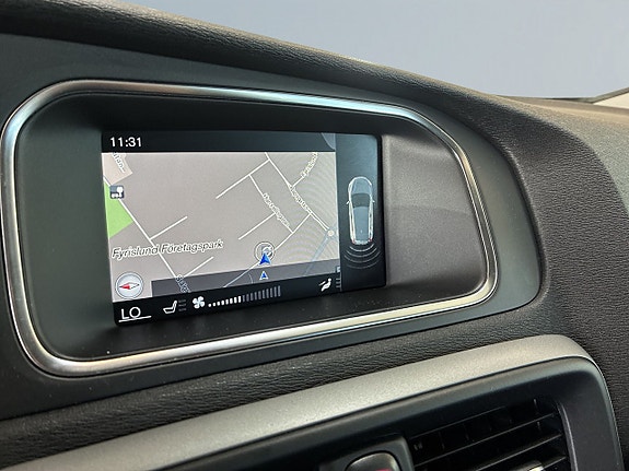 Volvo V40 16 of 28