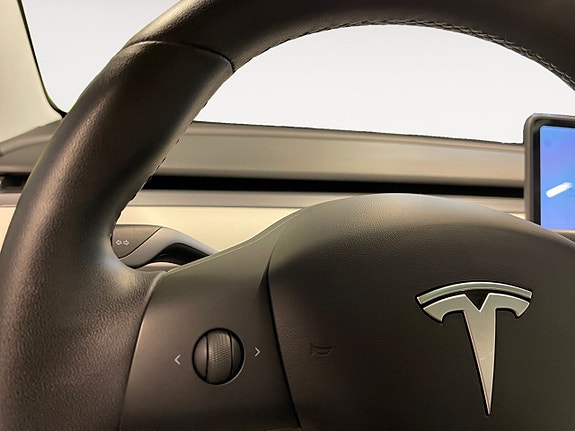 Tesla Model 3 18 of 23