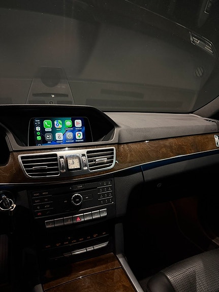 Mercedes-Benz E500 14 of 17