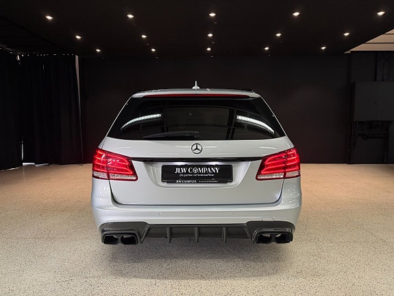 Mercedes-Benz E500 7 of 17