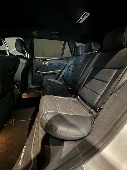 Mercedes-Benz E500 11 of 17