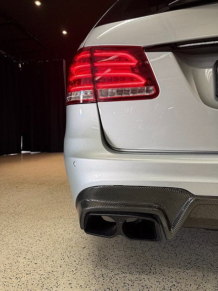 Mercedes-Benz E500 8 of 17