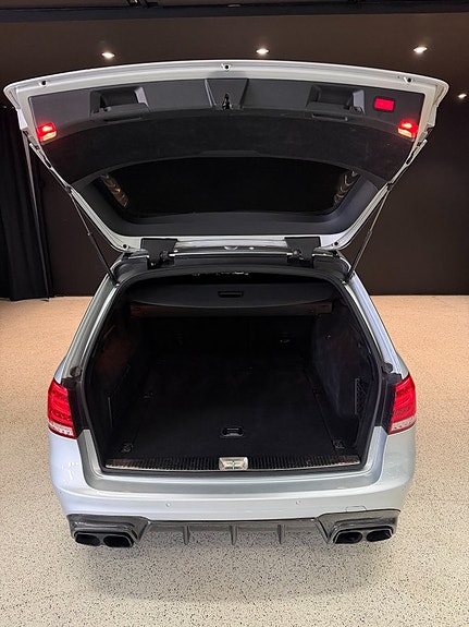 Mercedes-Benz E500 9 of 17