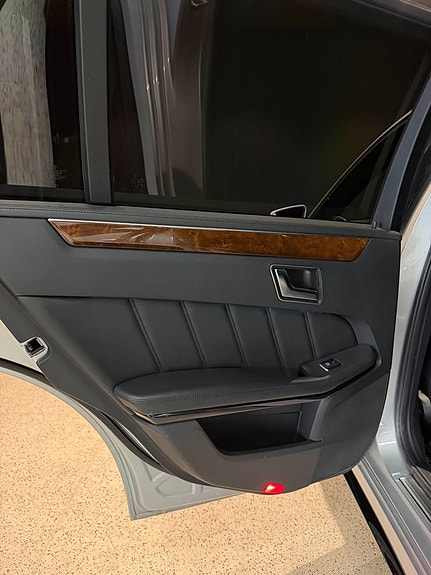 Mercedes-Benz E500 15 of 17