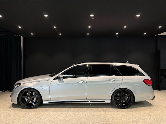 Mercedes-Benz E500 3 of 17