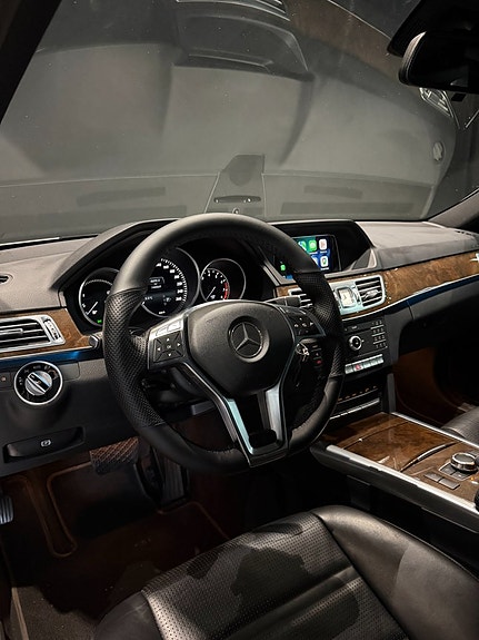 Mercedes-Benz E500 13 of 17