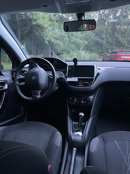 Peugeot 208 7 of 8
