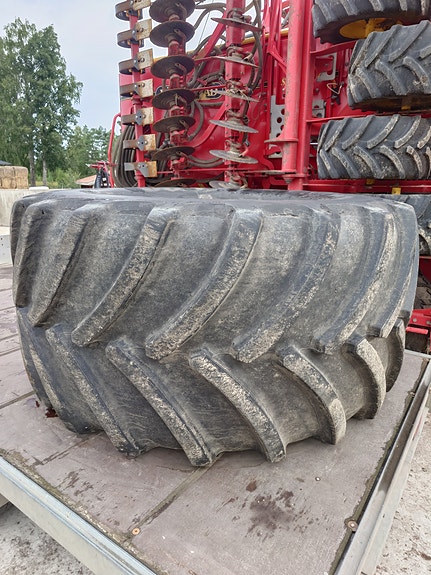 Övriga Däck 900/55R-32 2 of 2