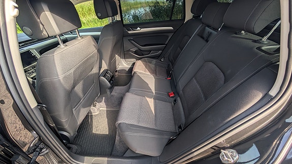 Volkswagen Passat 4 of 8