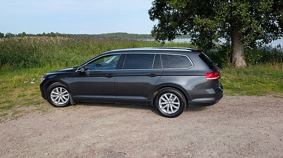Volkswagen Passat 3 of 8