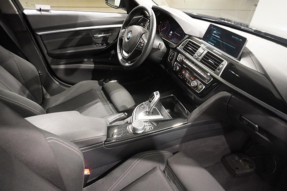 BMW 330i 13 of 13