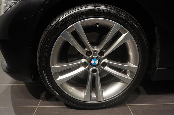 BMW 330i 4 of 13