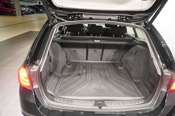 BMW 330i 12 of 13