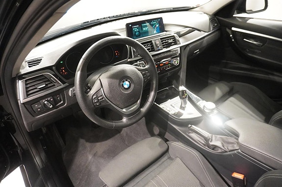 BMW 330i 8 of 13