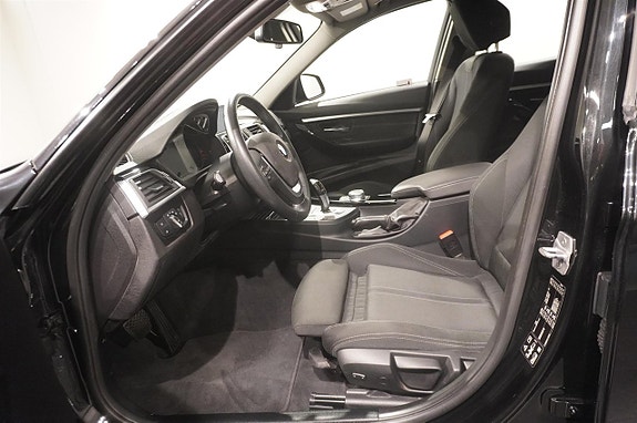 BMW 330i 9 of 13