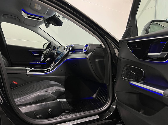 Mercedes-Benz C300 24 of 28
