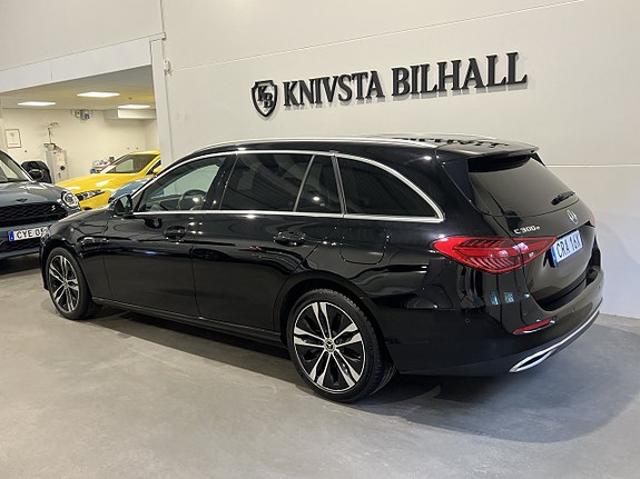 Mercedes-Benz C300 2 of 28