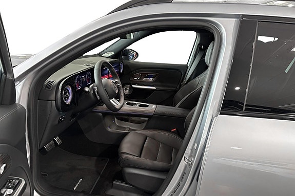 Mercedes-Benz GLB350 11 of 12
