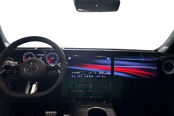 Mercedes-Benz GLB350 9 of 12
