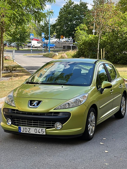 Peugeot 207 2 of 13