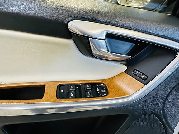 Volvo XC60 26 of 30