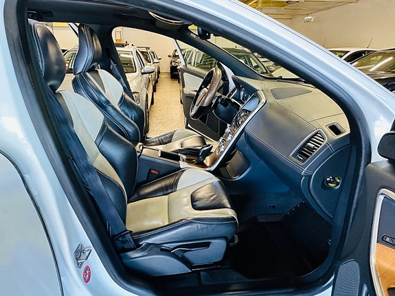Volvo XC60 10 of 30