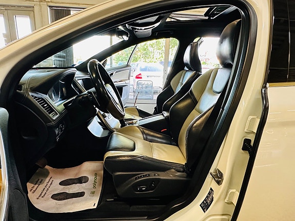 Volvo XC60 14 of 30