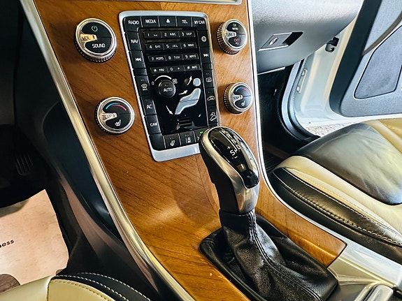 Volvo XC60 22 of 30