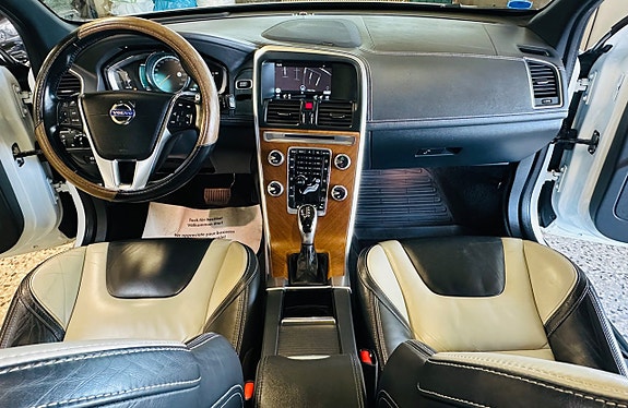Volvo XC60 11 of 30