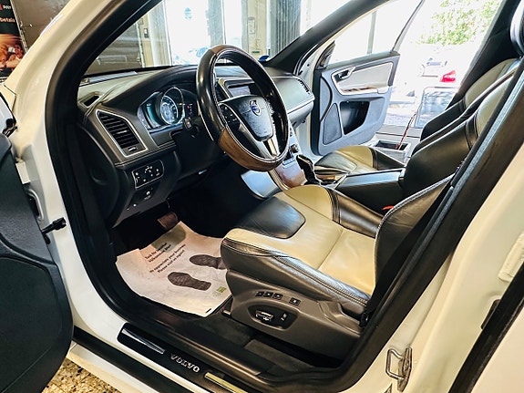 Volvo XC60 13 of 30