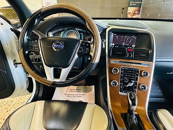 Volvo XC60 12 of 30