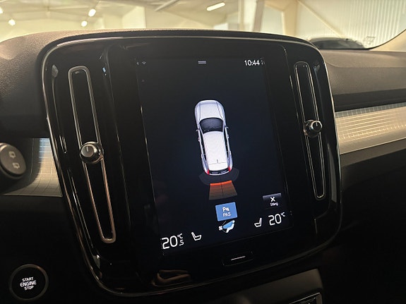 Volvo XC40 13 of 19