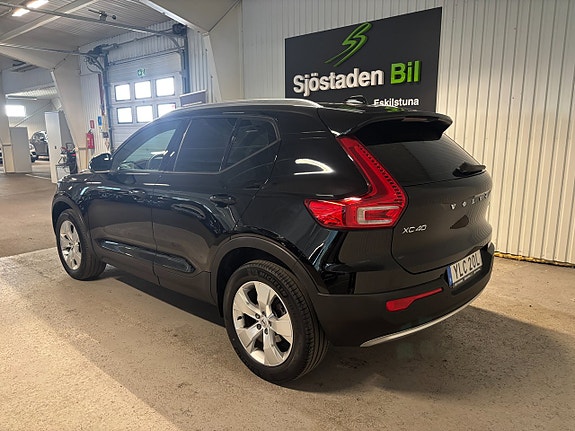 Volvo XC40 3 of 19