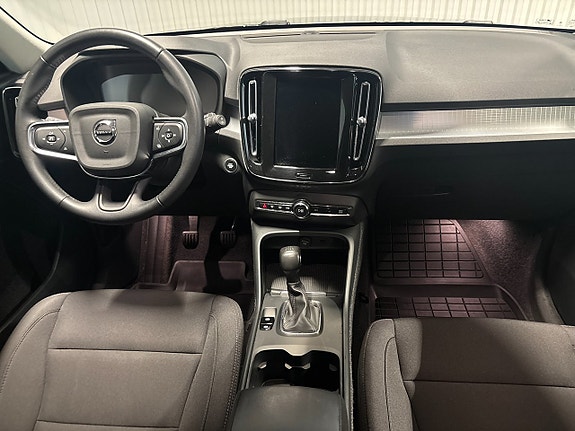 Volvo XC40 7 of 19