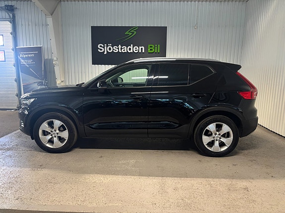 Volvo XC40 2 of 19