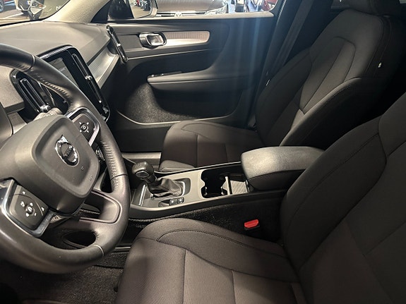 Volvo XC40 8 of 19