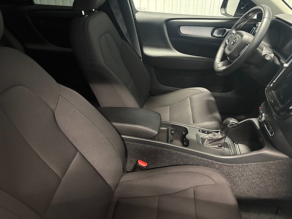 Volvo XC40 9 of 19