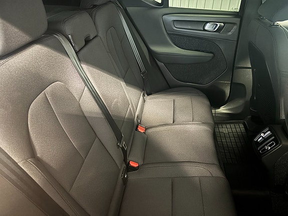 Volvo XC40 11 of 19