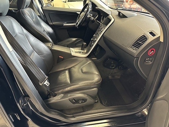 Volvo XC60 17 of 24