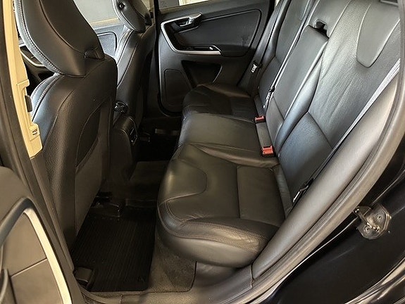 Volvo XC60 19 of 24