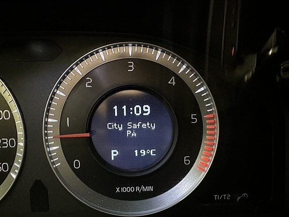 Volvo XC60 11 of 24