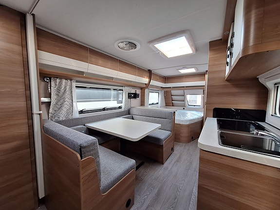Hobby De Luxe 560 KMFe Barnkammare: 3 bäddar, Kampanjprodukt! 2 of 11