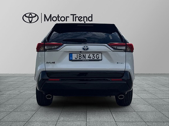 Toyota RAV4 Plug-in Hybrid 4 of 24