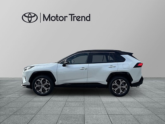 Toyota RAV4 Plug-in Hybrid 3 of 24