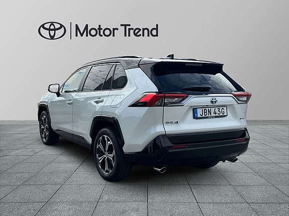 Toyota RAV4 Plug-in Hybrid 2 of 24