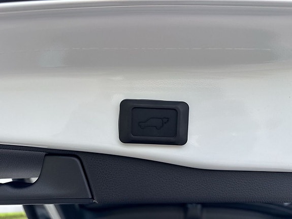 Toyota RAV4 Plug-in Hybrid 13 of 24