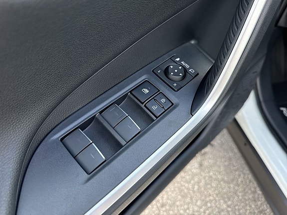 Toyota RAV4 Plug-in Hybrid 14 of 24